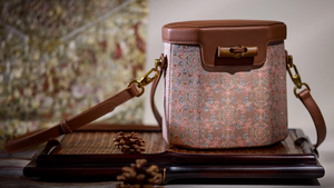 八方来福云锦包